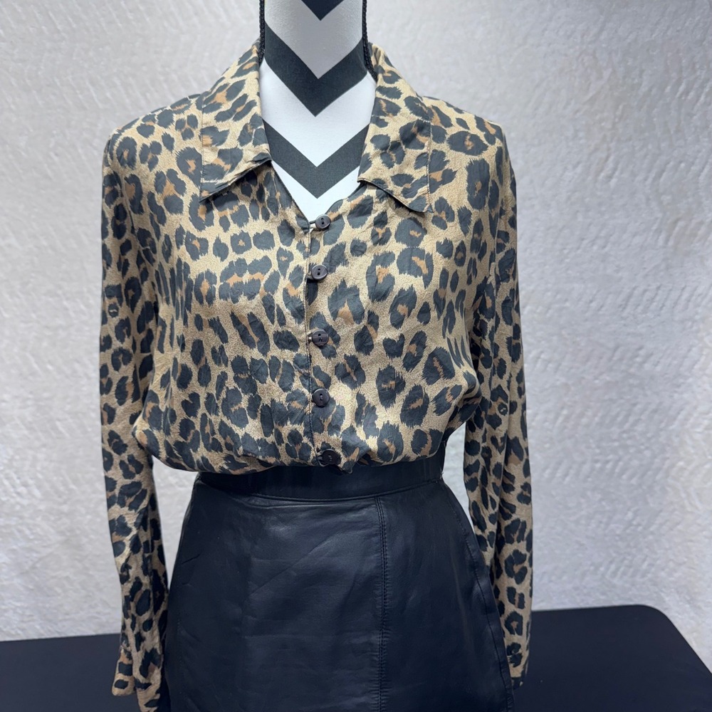 Milano Design Group 100% Silk Leopard Print Button Down Blouse Womens Medium